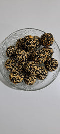 WHITE TIL LADOO